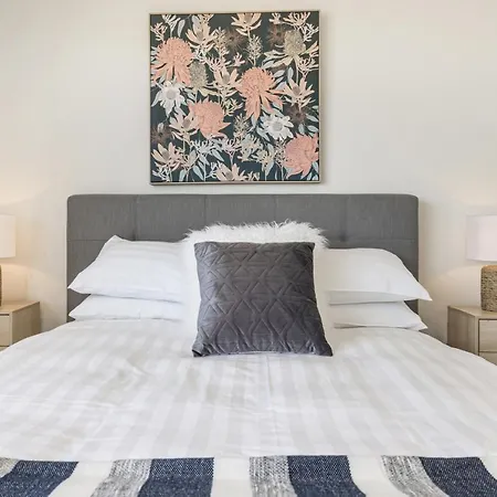 2-Bed Unit With Parking, Balcony And Pool Near Cbd-3