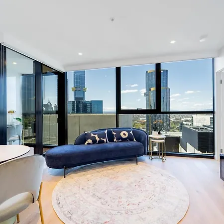 Vogue Lifestyle Apartment In The Sky-2