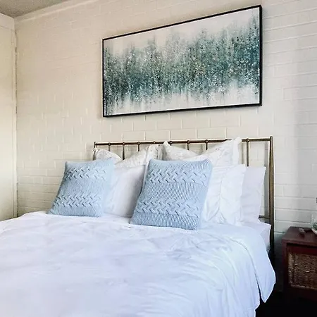 Beautiful 2 Bedrooms W Kitchen & Carpark-3