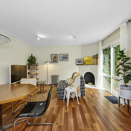 Inner City Pet-Friendly Cottage / Carlton, Vic-2