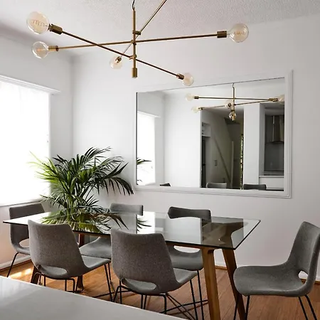 Stylish Townhouse In Melbourne'S Playground-3