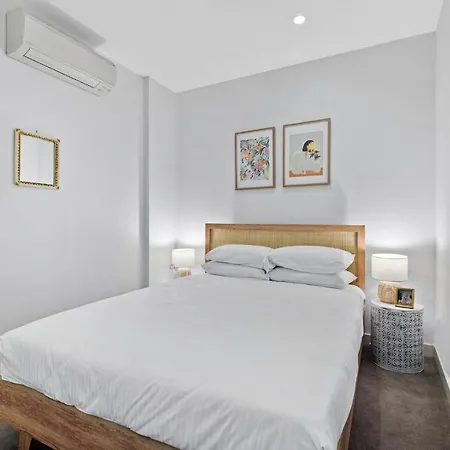 'Luna' Modern 2-Bed With Great Balcony Views-3