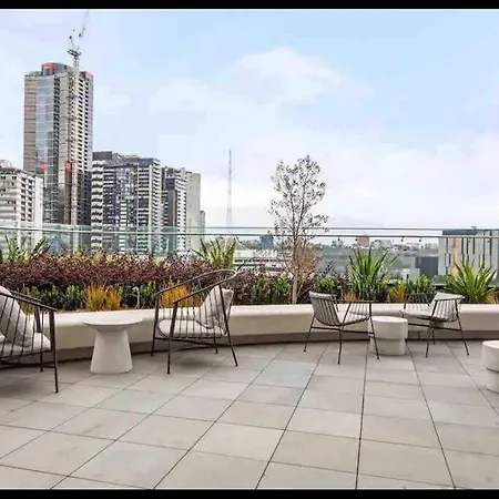 Stunning 2B Southbank Home With Balcony-3