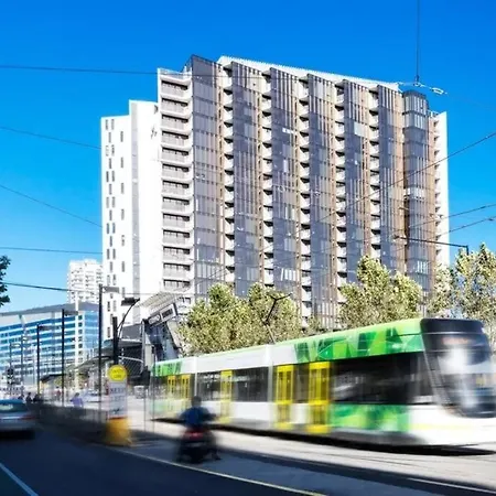 Modern 1 Bedroom Apartment In Docklands-3