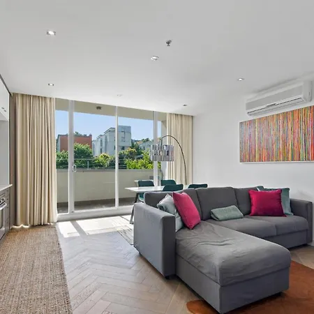 Executive 2-Bed Apartment Near Chapel St-2