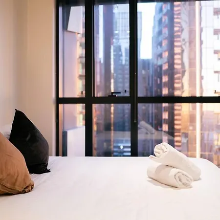 Luxury Apartment In Melb Cbd -City View+Sauna+Pool-2