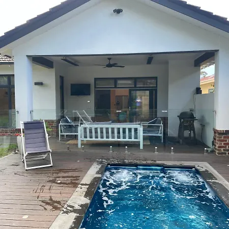 Stunning 4 Bedroom Home With Spa-3