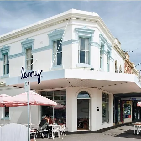 Beach And Village Lifestyle Living In Melbourne!-3