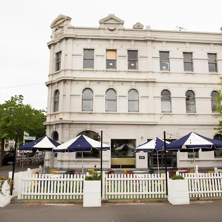 Beach And Village Lifestyle Living In Melbourne!-2
