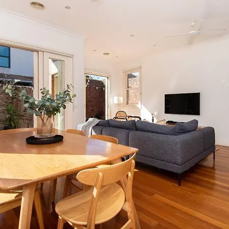 Perfectly Positioned Bungalow - St Kilda West-2