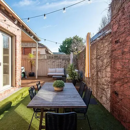 Perfectly Positioned Bungalow - St Kilda West-3