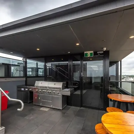 Luxury 3 Bedroom Penthouse With Bay And City View-3