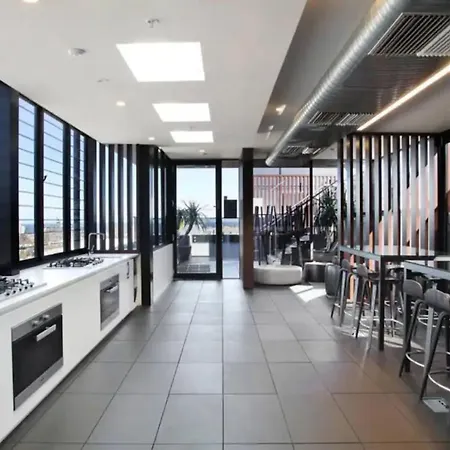 Luxury 3 Bedroom Penthouse With Bay And City View-2