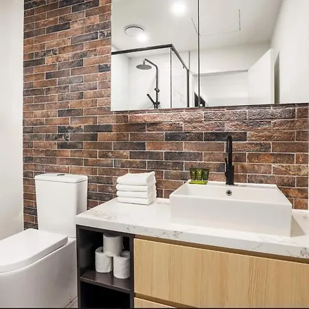 Exquisite 2-Bed Apartment By Brunswick Eateries-3