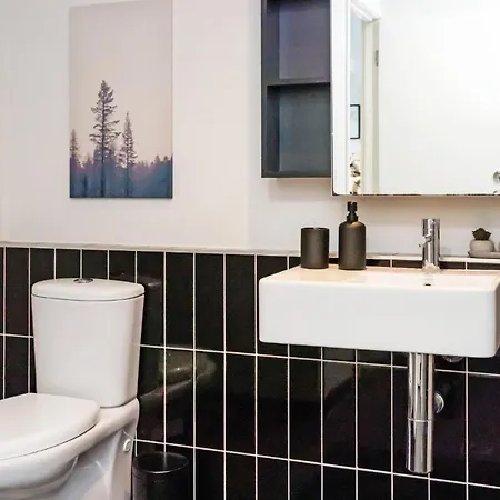 Beautiful 2-Bed Apartment Near Marvel Stadium-3