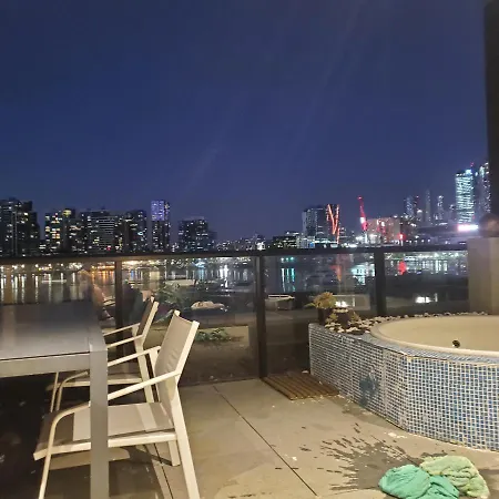 Victoria Harbour Front Top Roof Tent With Stunning Water View With Free Luxary Jaccusi Spa Treatment Self Help Breakfast For A Family Romantic Escape Can Fishing Front Of The Door-3