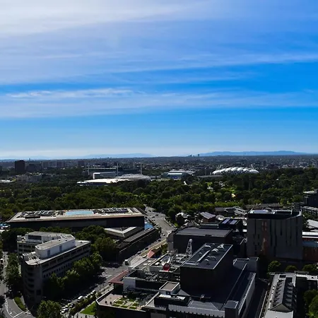 Deluxe 3 Bedroom Apartment In Southbank-2