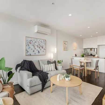 Luxury Southbank Apartment-3