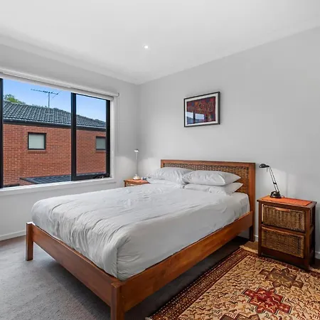 Chic 1-Bed Townhouse With A Courtyard-2