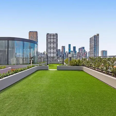 Spacious 3-Bed Apartment With Bay Views-2