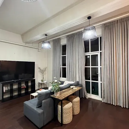 3Bd/2Br Southern Cross + Free Parking-3