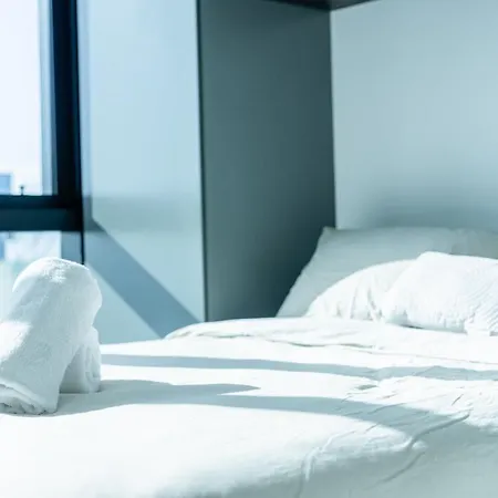 Living In Highrise Stuning View Cbd 2B Apt Free Gym&Pool-3