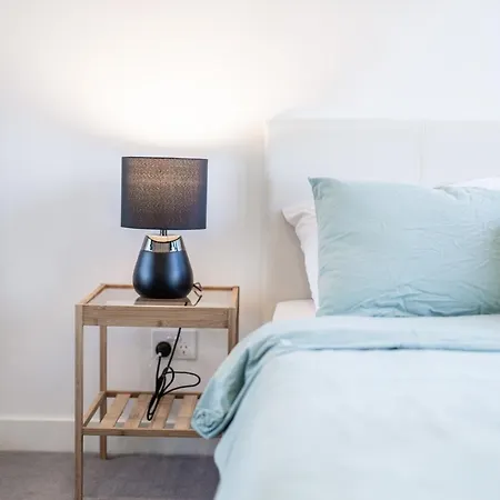 Comfy & Easy 1Br Apt With Lovely Cbd View-3