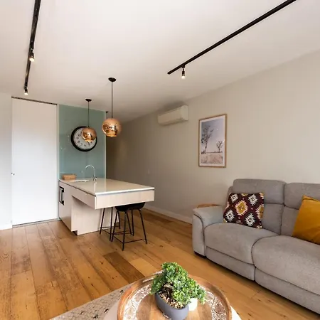 2-Bed In South Melbourne W Beautiful City Views-2
