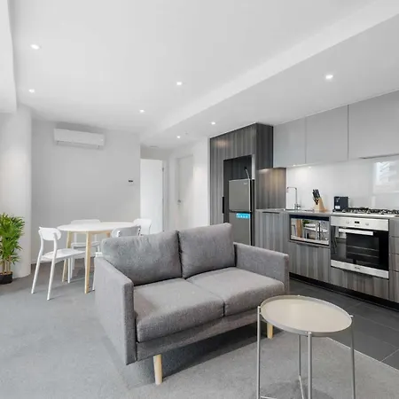 Refined 2-Bed Unit With Gym And Pool-3