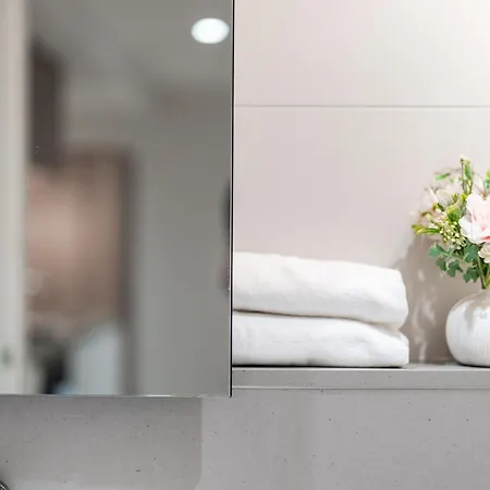 Spectacular Views And Stylish Design - Your Perfect Melbourne Stay-2
