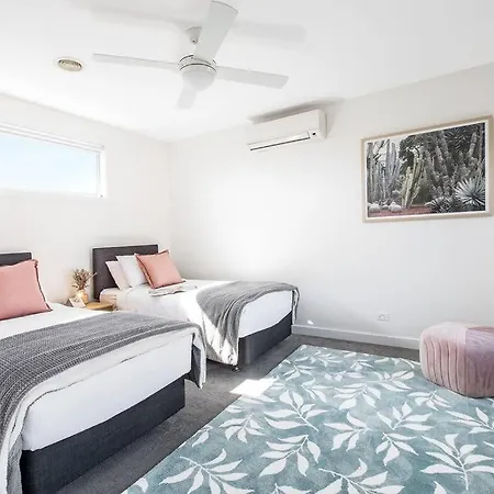 Essendon North Townhouse By Ready Set Host-2