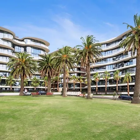 Chic St Kilda Retreat, Close To Beach & Eats-2