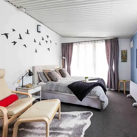Private, Arty Self Contained Inner Melbourne Studio-3
