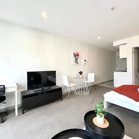Great Location, 1 Queen Bed, Close Everything-3