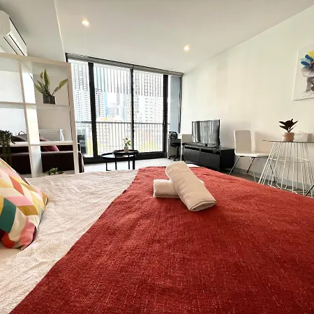 Great Location, 1 Queen Bed, Close Everything-2