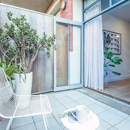 Spacious New York Style Apt - Walk To Beach-3