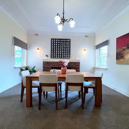 Spacious 3 Bedrooms In Deepdene Beautiful View-2