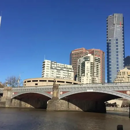 Stylish 3Br Apt Albert Park Lake View Free Parking-3