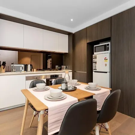 Super Delightful 1Br Riverview In Docklands-3