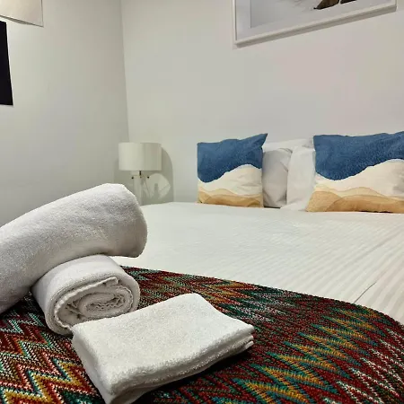 Exclusive 2B2B Swanston Central Apartment With Netflix Wifi-3