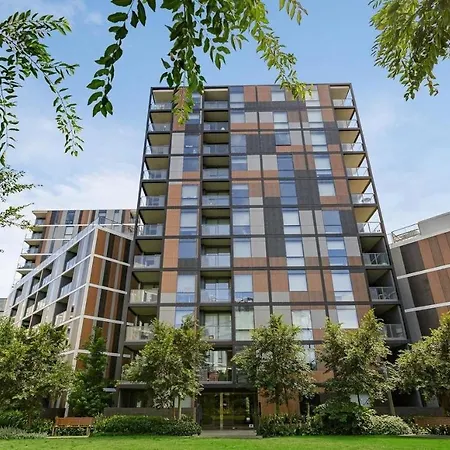 Toorak Park Garden View Apartment-3