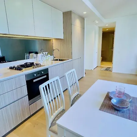 Toorak Park Garden View Apartment-2