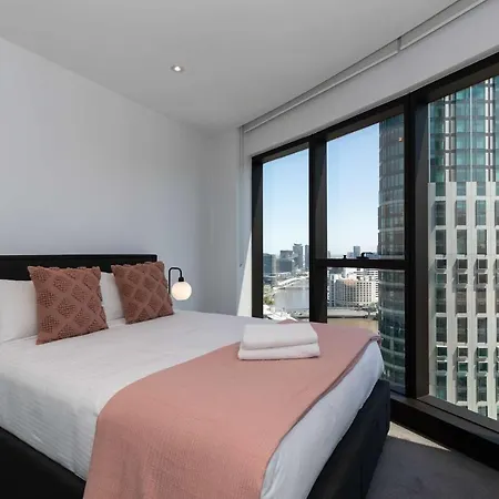 Lavish City Living In Prima Pearl Building-3