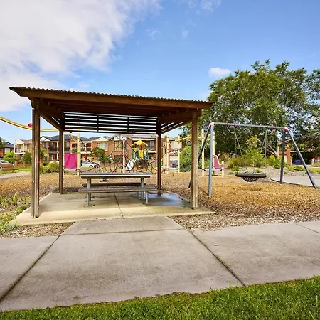 Delightful North-Facing Suburb Escape-2