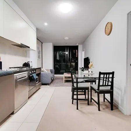 Convenient City Apartment 2 Bedroom W Free Parking-2