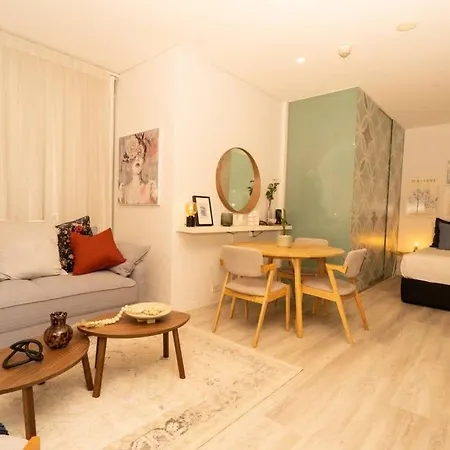 Chic Studio Apartment In Melbournes Cbd Duplicate-3