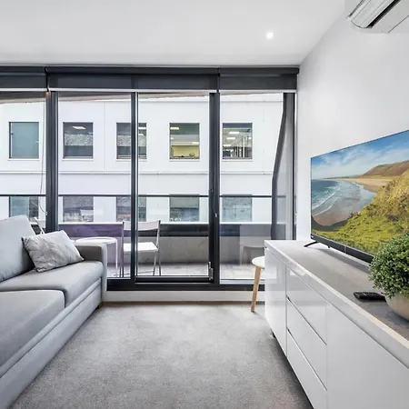 Walk To Attraction - Cbd 1-Bed With Balcony & Gym-3