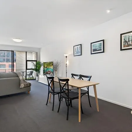 Cosy 2-Bed Moments From Shops And Melbourne Uni-2