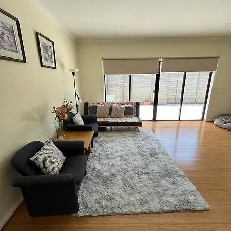 Spacious & Sunny 2Br With Garage,11 Min To Airport-3