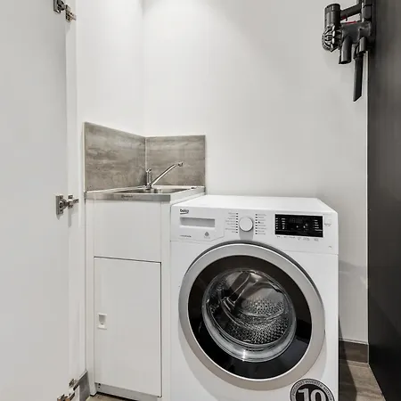 Stylish Inner-City Apartment In Great Location-2
